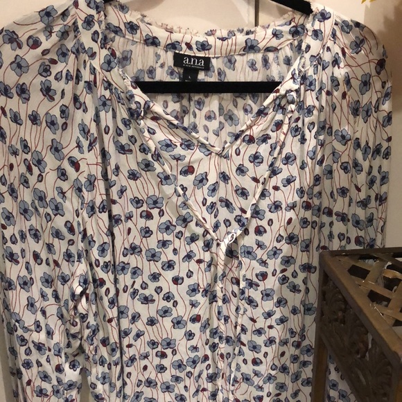 A.N.A. Boho floral print blouse Size L. New. - Picture 3 of 6